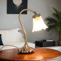 Lampe de table en laiton de couleur bronze poli et blanc au design floral H:32 cm E14 - Bronze clair brillant, Blanc