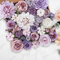 Un paquet de fleurs artificielles, dans une boîte de fleurs en soie, idéal pour la confection de gâteaux, la décoration de mariage, la décoration de table et la décoration de fêtes à domicile.