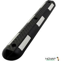 Novap – Séparateur de voie caoutchouc avec 6 bandes rétroréfléchissantes – Résistant aux hydrocarbures et UV – Dimensions 1000 x 150 x 50 mm – 6101451