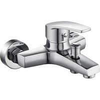 Robinet mitigeur de baignoire et de douche en laiton durable, adapté aux salles de bains, finition cuivre-chrome, montage mural, design minimaliste, aérateur amovible.