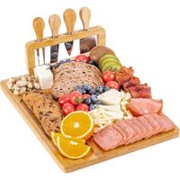 Plateau à fromage en bambou, planche à charcuterie en bois de 35 cm x 27 cm avec 4 couteaux à fromage, coffret cadeau idéal pour Noël, les mariages, Thanksgiving et les fêtes.