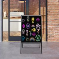 Tableau d'écriture LED - 60 x 80 cm - Tableau publicitaire lumineux - Avec cadre A - Télécommande et 8 stylos fluo - Pour café, bar, restaurant, mariage