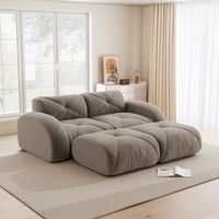 Este sofá modular de dos plazas incluye dos otomanas. Es un sofá sin estructura, ideal para salones y apartamentos, antideslizante y que no requiere montaje. Color marrón.