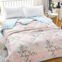 Couvre Lit 140x200 cm - Matelassé Réversible Dessus de Lit, Couvre Lit à Impression Microfibre, Couverture Légère pour l'étéc, Couette Parure de Lit Boutis à Motif Florale (Rose/Bleu Clair)
