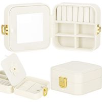 Caja de joyería de 10x10x5 cm, estuche crema con compartimentos de cuero ecológico.