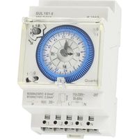Temporizador mecánico con 96 ciclos de encendido/apagado por día, rango de configuración de 15 minutos y un interruptor de temporizador de 24 horas.
