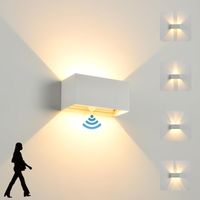Applique da parete a LED per interni/esterni con sensore di movimento, 24W, impermeabile IP65, luce bianca calda 3000K, angolo di illuminazione regolabile verso l'alto e verso il basso.