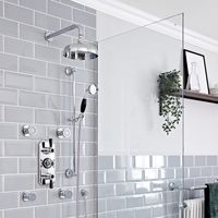 Hudson Reed Elizabeth - Kit de douche rétro - Mitigeur thermostatique à triple fonctions avec inverseur&44 Pommeau de douche pluie rond de 20 cm&44 Kit douchette sur rampe et Buses hydromassantes - Ch