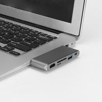 Adaptateur multiport pour MacBook M1/M2 - doté d'un port USB-C haute vitesse, de deux ports USB-C pour les données et l'alimentation, et d'un port Ethernet Gigabit.