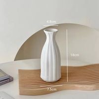 Vase Décoratif de Forme Cylindrique Bouteille fabriqué en Grès Blanc de 18 cm de Hauteur au Style Moderne