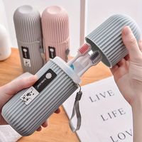 1 étui de voyage portable pour brosse à dents (incluant un gobelet à bain de bouche et un porte-dentifrice)