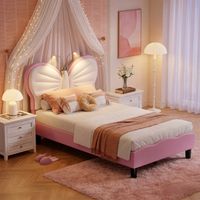 Esta cama infantil de 90 x 200 cm, con cabecero en forma de mariposa y revestimiento de terciopelo rosa, es una opción ideal para una habitación infantil femenina y un regalo ideal para ella
