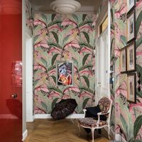 Papel tapiz sofisticado floral estilo jungla Bosco Tropicale Rosa