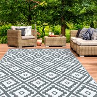 Idmarket – Tapis extérieur BAHAMAS gris 120 x 180 cm – 100% polypropylène – Densité 350 gr/m² – Résistant aux UV – Motifs géométriques gris anthracite et blanc