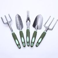 Cinq outils de jardinage, plantation de fleurs, combinaison de désherbage et de densification, plantation de fleurs d'intérieur et plantation de légumes en pot