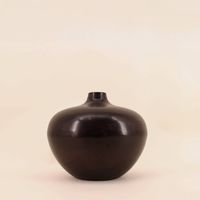 Vase design en métal noir H24cm