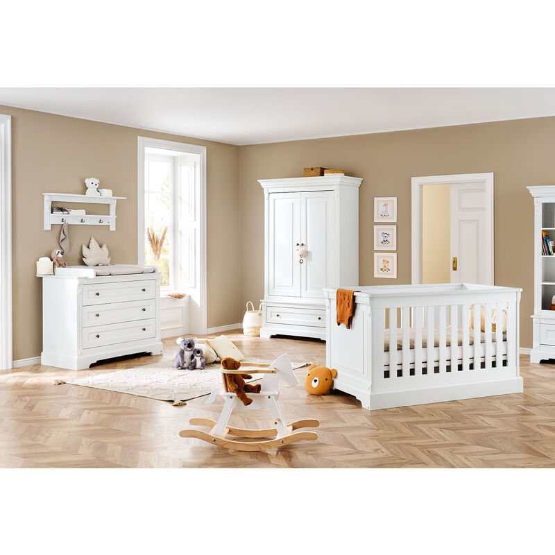 Pinolino - Chambre de bébé 'Emilia' large3 pièces : lit de bébé évolutif, commode à langer large et armoire à 2 portes - blanc