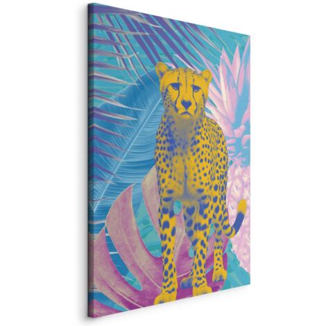 Pintura de leopardo exótico: retrato colorido de un guepardo sobre un fondo de hojas tropicales.