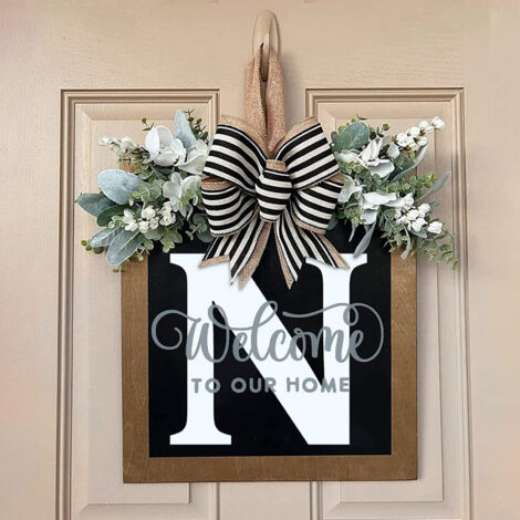 Placa de bienvenida de madera personalizada para la puerta principal con la letra N y guirnalda artificial – Decoración anual para el hogar