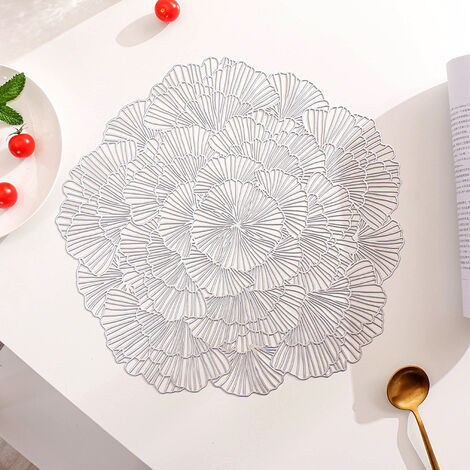 Placemats, Round Placemats Set of 4, Hollow-Out Metallic Vinyl Place Mats, Heat Resistant and Washable PVC Table Mats, Flower Placemats（Silver）