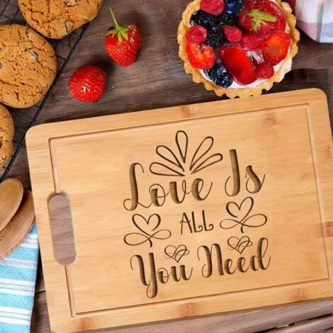 Planche à découper citation tendre – Cadeau romantique en bambou gravé