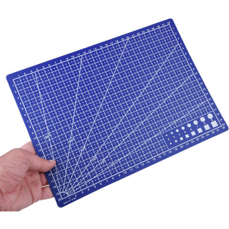 Planche de découpe A4 quadrillée pour patchwork, scrapbooking et travaux manuels