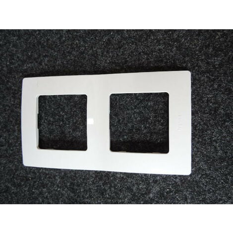 Plaque de finition 2 postes blanc laqué éclat entraxe 71mm horiz-vertical Niloé Legrand