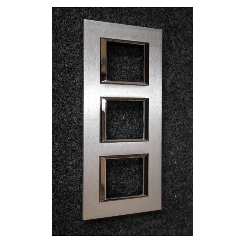 Plaque de finition 3x2 modules verticale aluminium anodisé - chrome Axolute Bticino