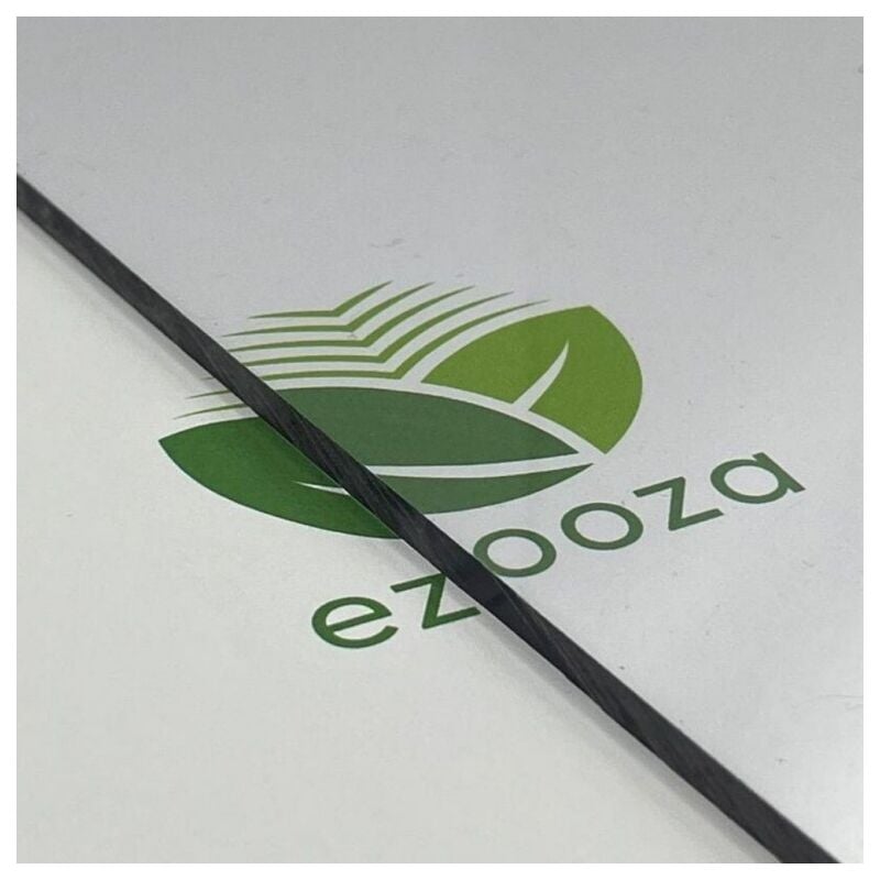 Plaque polycarbonate compacte 4 mm transparent 800 x 500 mm protégée contre les rayons uv.