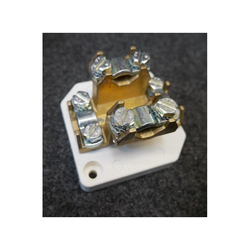 Legrand - Plot de derivation pour câble cuivre section 240mm² intensite nominale 415A monte sur socle polyester arme