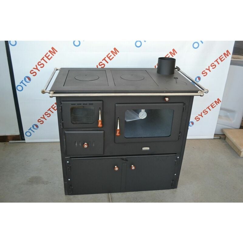 Poêle à bois. Puissance de chauffage de 14 kW. Poêle à combustible solide avec four. Modèle ' Prity 2P41'