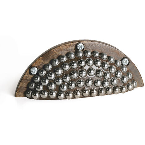 Poignée coquille pour meuble  Style décoratif  Fabriqué en Chêne  Finition Chêne/Métal  Distance entre points : mm  Mesures 953919mm  Système de fixation  1 unité - talla