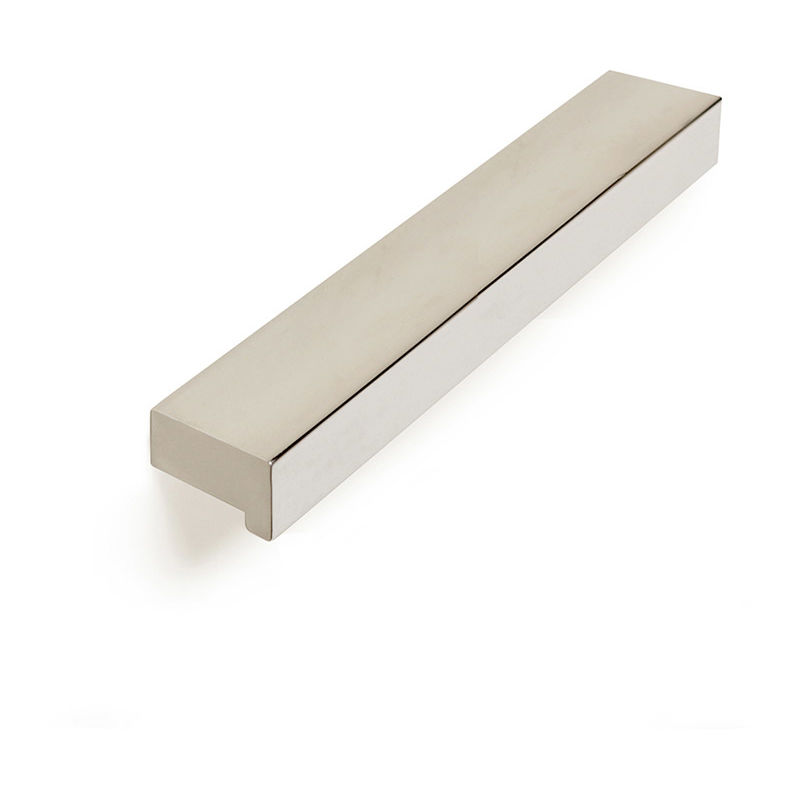 

Asa de aluminio con acabado cromo brillo, dimensiones:120x12x18mm y entrepuntos:96mm -