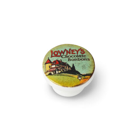 Pomo de madera con acabado con ilustración, dimensiones: 38x38x22mm Ø: 38mm -