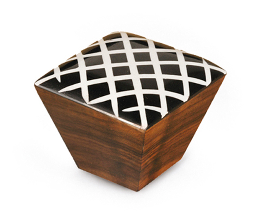 

Pomo Mueble | Estilo Decorativo | Fabricado en Madera | Acabado en Multicolor | Medidas 38*38*30 mm | Sistema de Fijación Atornillado | Incluye