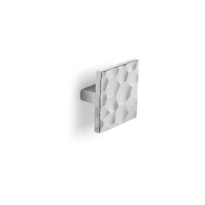 

Pomo Mueble | Estilo Contemporáneo | Fabricado en Zamak | Acabado en Cromo Brillo | Medidas 49*49*24 mm | Sistema de Fijación Atornillado | Incluye