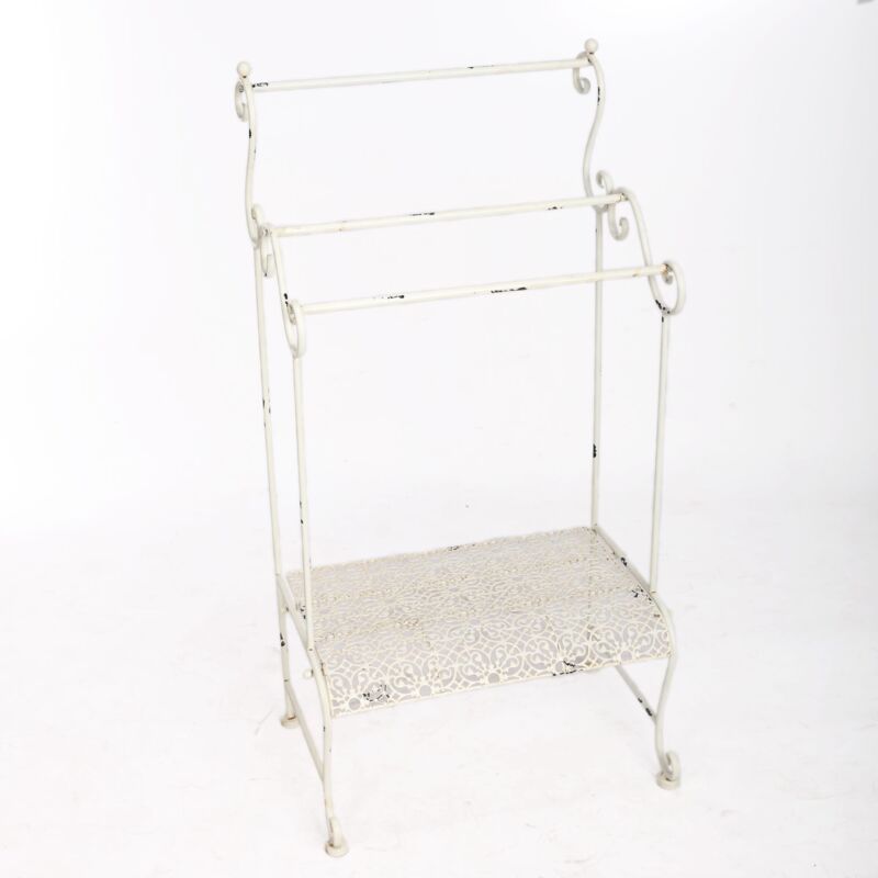 Porte-serviettes sur pied blanc style shabby chic