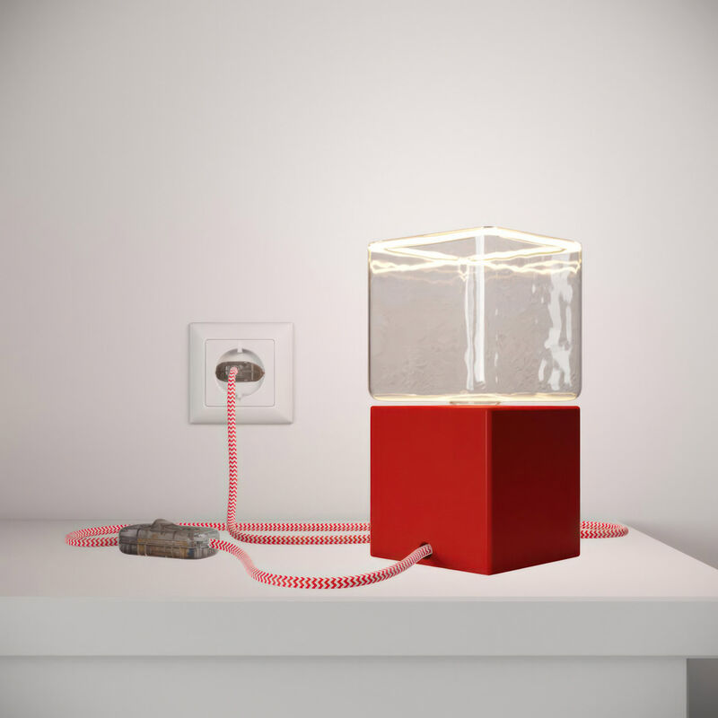 Image of Posaluce Cubetto Color, lampada da tavolo in legno verniciato completa di cavo tessile, interruttore e spina a 2 poli Senza lampadina - Rosso - Senza