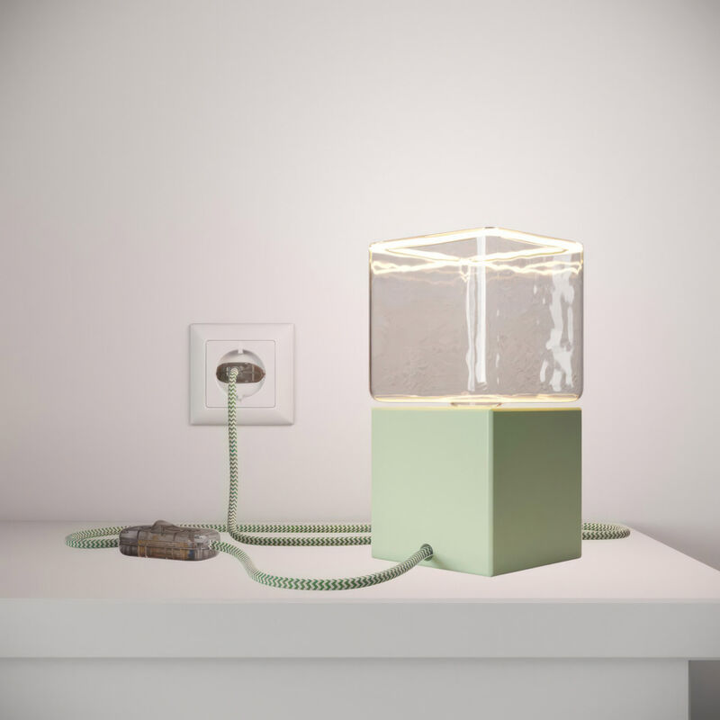 

Posaluce Cubetto Color, lámpara de mesa de madera lacada con cable textil, interruptor y enchufe de 2 polos | Con bombilla - Verde - Verde
