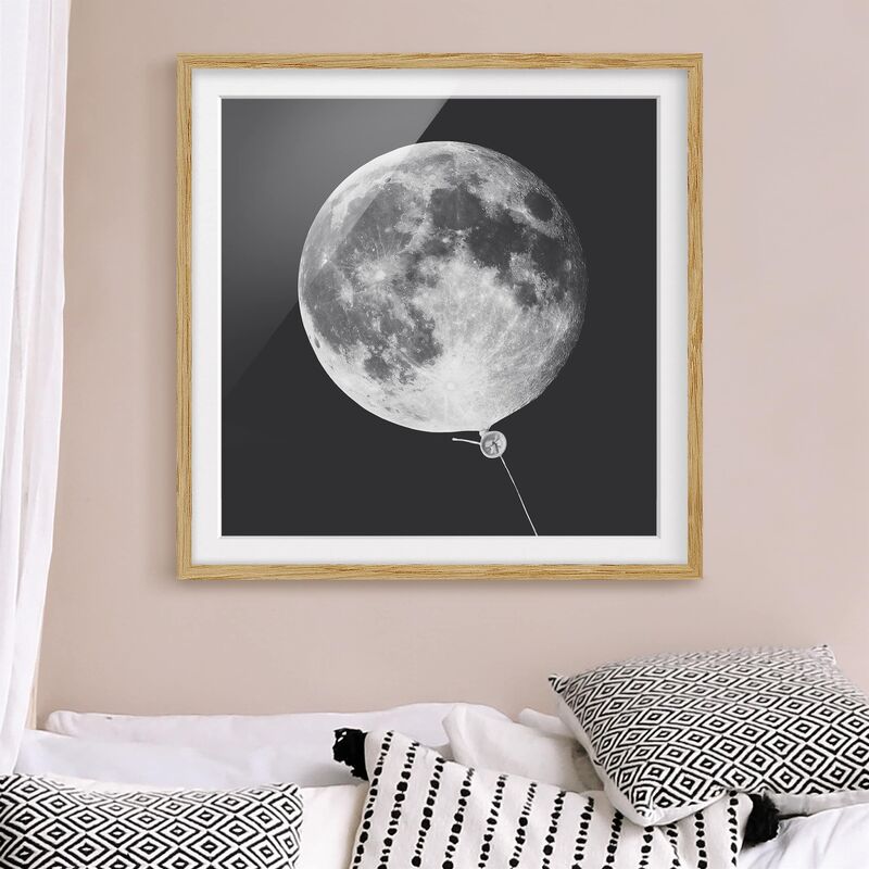 

Póster enmarcado - Balloon Con La Luna Dimensión LxA: 30cm x 30cm, Marco: Roble