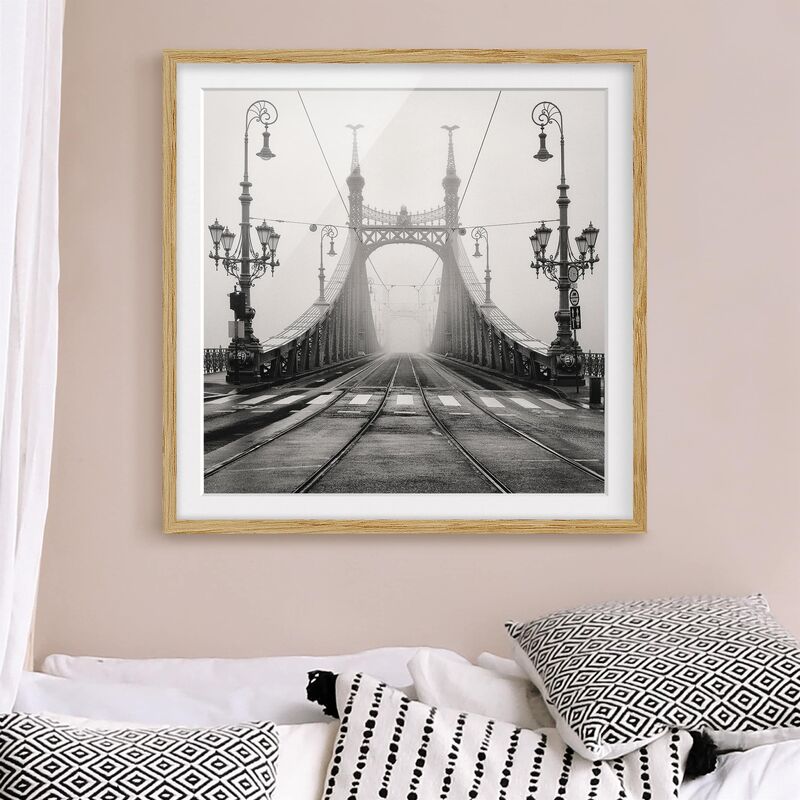 

Póster enmarcado - Bridge In Budapest Dimensión LxA: 50cm x 50cm, Marco: Roble