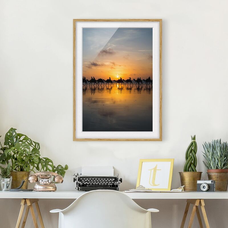 

Póster enmarcado - Camels In Sunset Dimensión LxA: 24cm x 18cm, Marco: Roble