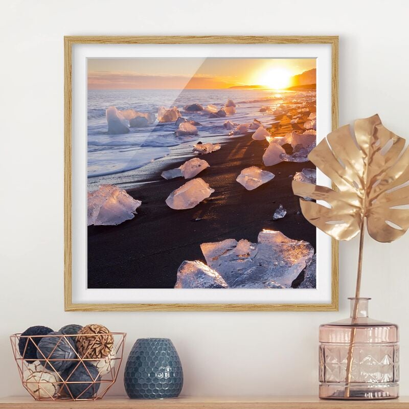 

Póster enmarcado - Chunks Of Ice On The Beach Island Dimensión LxA: 70cm x 70cm, Marco: Roble
