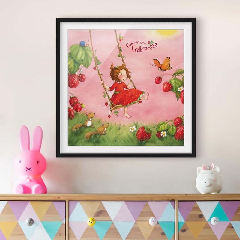 

Póster enmarcado - Erdbeerinchen Erdbeerfee - Tree Swing Dimensión LxA: 20cm x 20cm, Marco: Negro