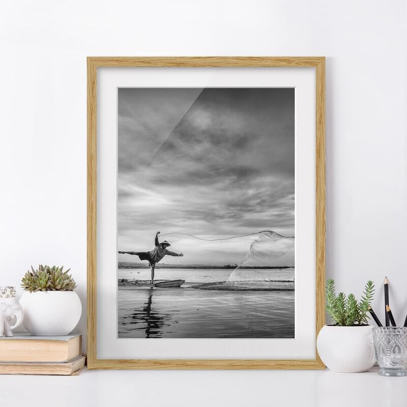 

Póster enmarcado - Fisherman Casts Net Dimensión LxA: 55cm x 40cm, Marco: Roble