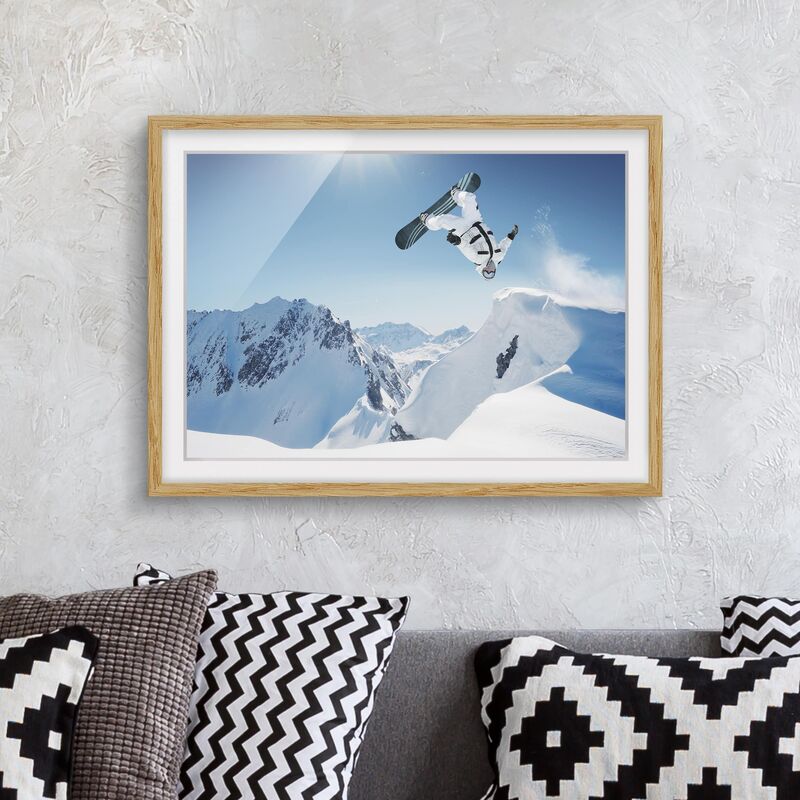

Póster enmarcado - Flying Snowboarder Dimensión LxA: 18cm x 24cm, Marco: Roble