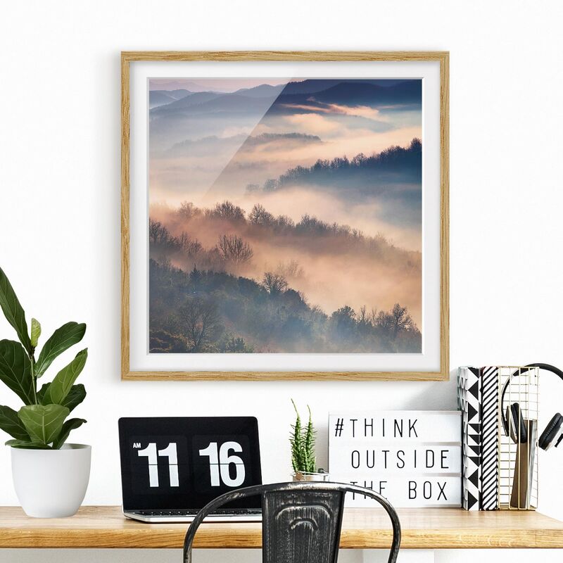 

Póster enmarcado - Fog At Sunset Dimensión LxA: 70cm x 70cm, Marco: Roble