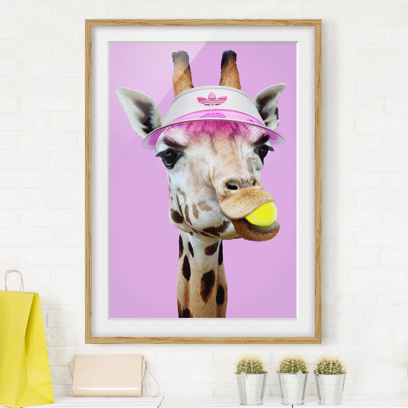 

Póster enmarcado - Giraffa nel tennis Dimensión LxA: 70cm x 50cm, Marco: Roble