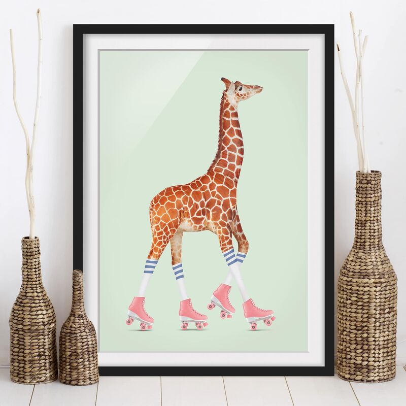 

Póster enmarcado - Giraffa con Pattini a rotelle Dimensión LxA: 100cm x 70cm, Marco: Negro