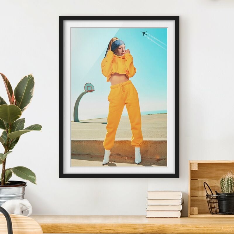 

Póster enmarcado - Ragazza con pantaloni della tuta Dimensión LxA: 40cm x 30cm, Marco: Negro